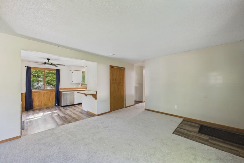 26215 6th St W, Zimmerman, MN 55398