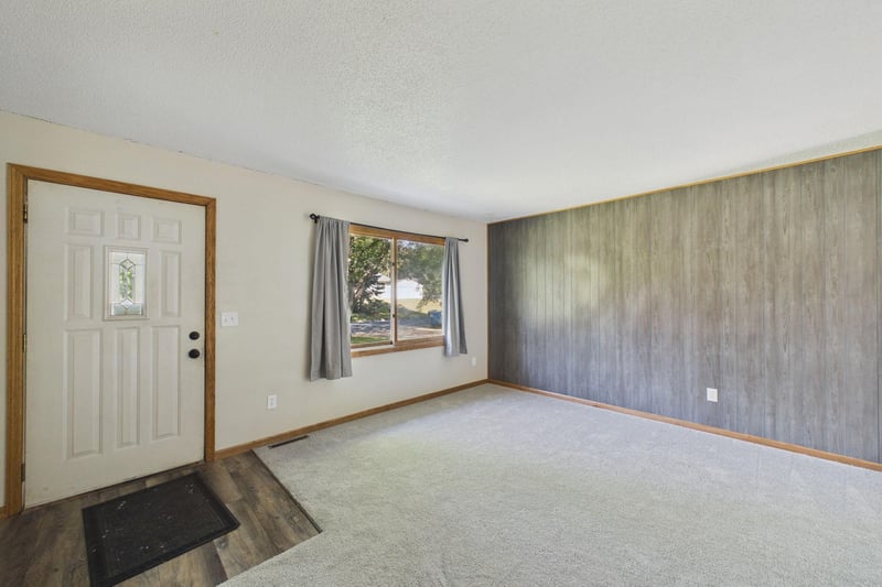 26215 6th St W, Zimmerman, MN 55398