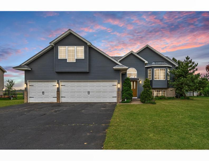 898 Harrison Dr, Big Lake, MN 55309