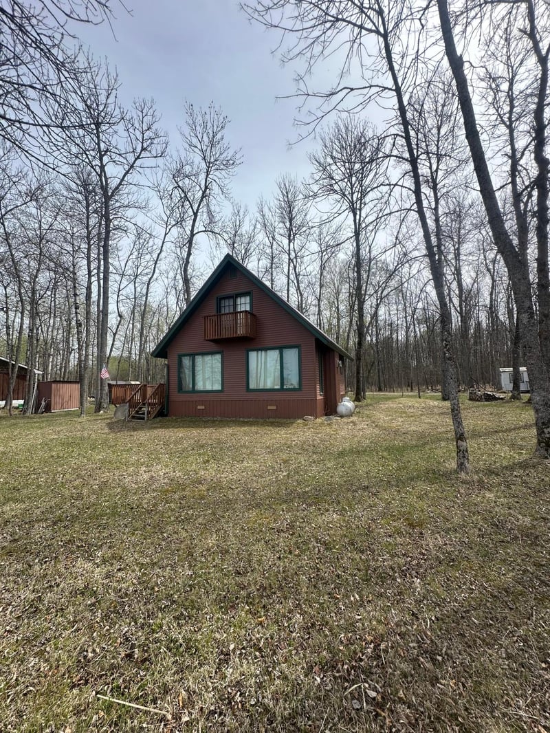 17413 E Pine Dr NW, Angle Inlet, MN 56711