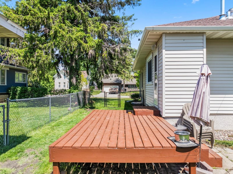 304 3rd St NW, Kasson, MN 55944