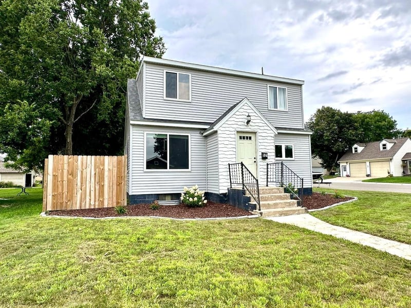 521 E 5th St, Redwood Falls, MN 56283