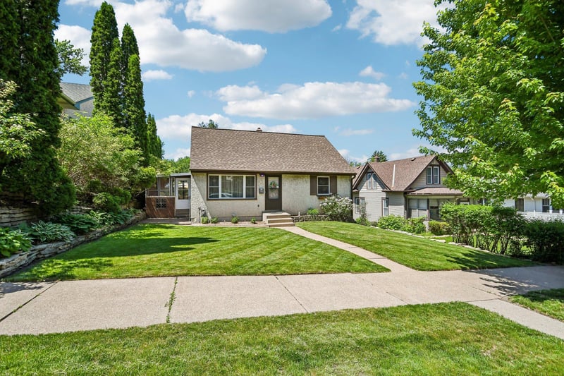 961 Livingston Ave, West Saint Paul, MN 55118