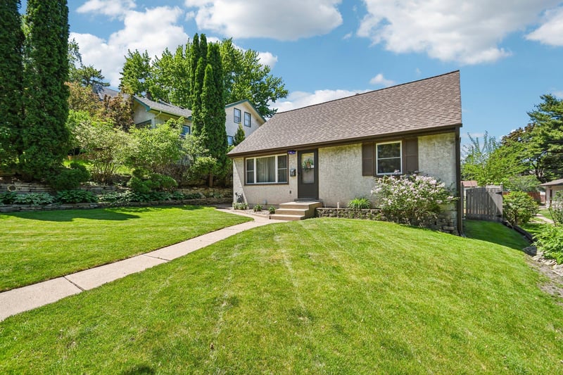 961 Livingston Ave, West Saint Paul, MN 55118