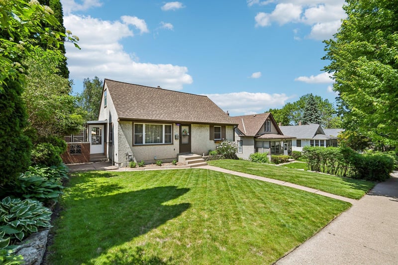 961 Livingston Ave, West Saint Paul, MN 55118