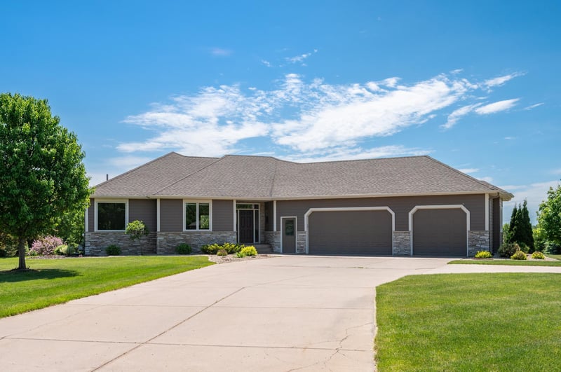 9015 Schutte Ct, Corcoran, MN 55340