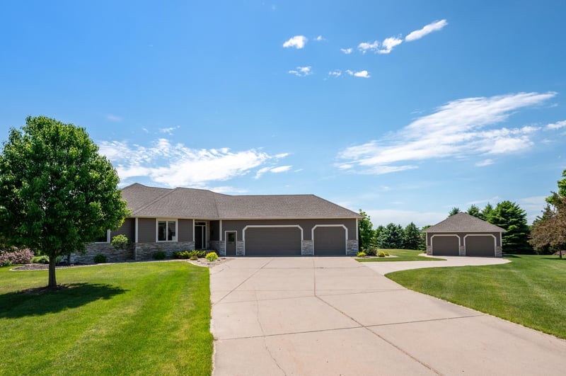 9015 Schutte Ct, Corcoran, MN 55340
