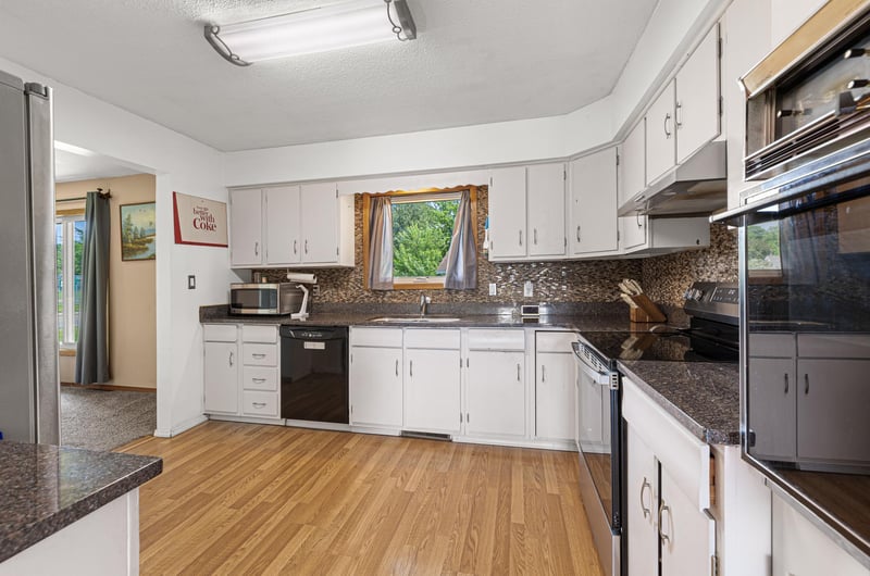 124 E 6th St, Randall, MN 56475