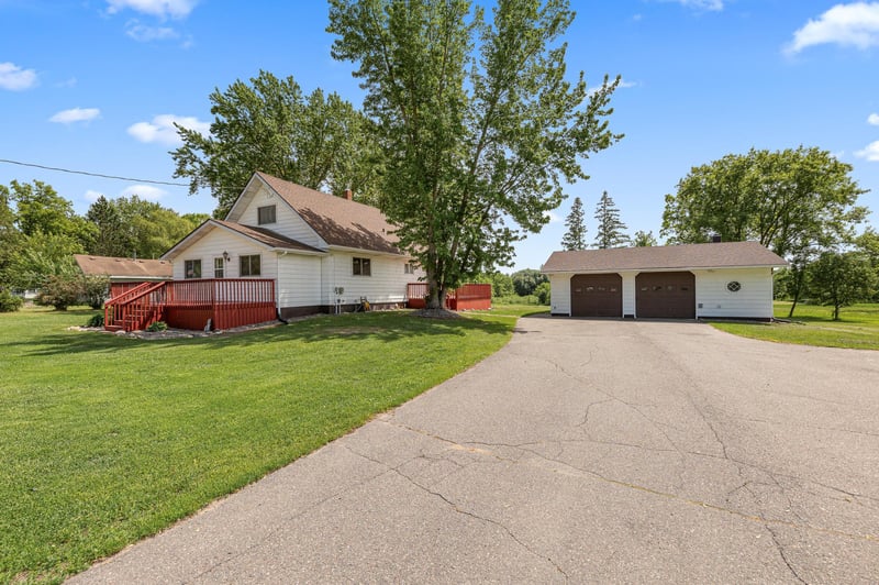 124 E 6th St, Randall, MN 56475