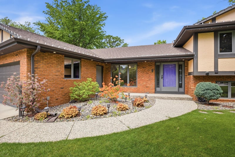 5724 Auto Club Cir, Bloomington, MN 55437