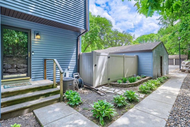 6387 Saint Johns Dr, Eden Prairie, MN 55346