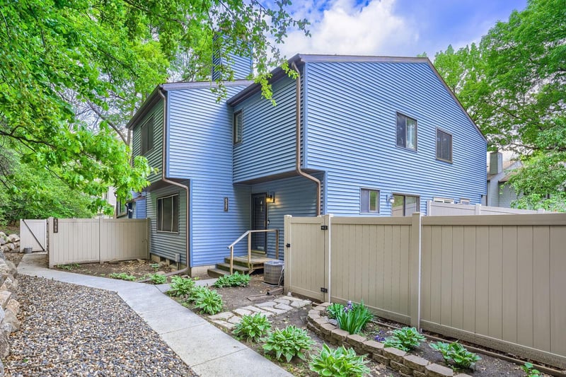 6387 Saint Johns Dr, Eden Prairie, MN 55346