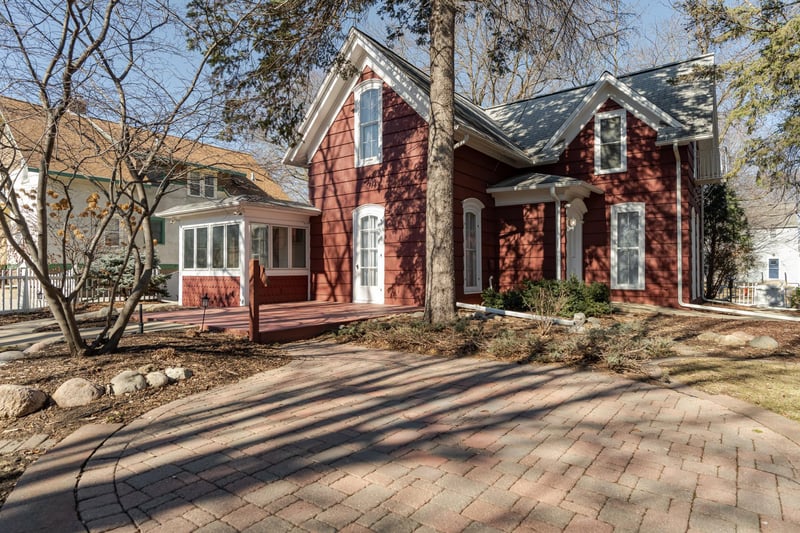 816 1st St NW, Rochester, MN 55901