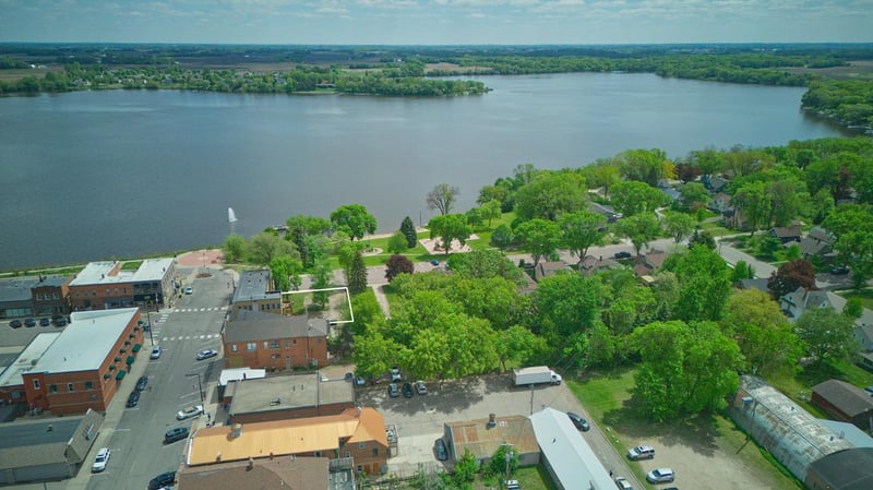 121 Main Ave W, Winsted, MN 55395