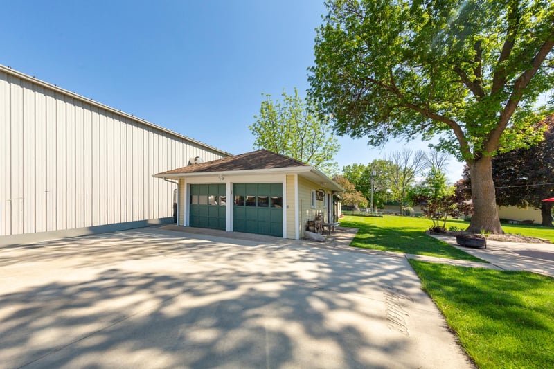 580 6th St, Lafayette, MN 56054