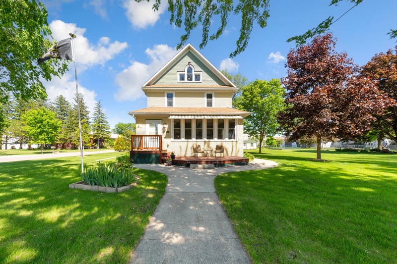580 6th St, Lafayette, MN 56054