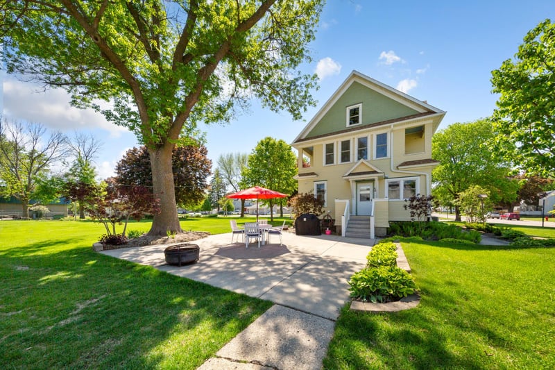 580 6th St, Lafayette, MN 56054