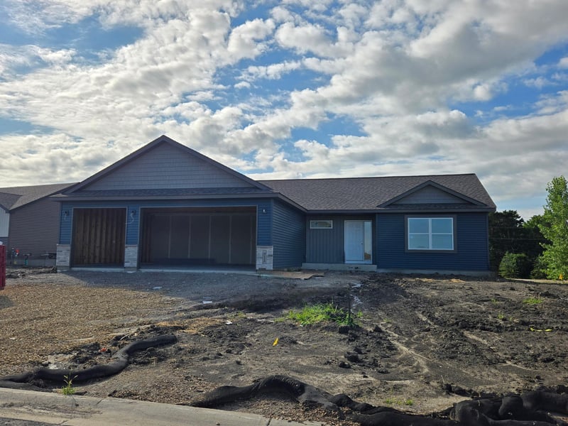 911 Three Lakes Ct, Madison Lake, MN 56063