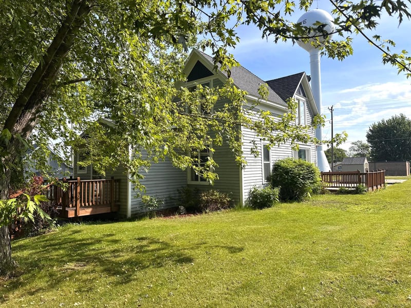 111 4th St S, Grove City, MN 56243