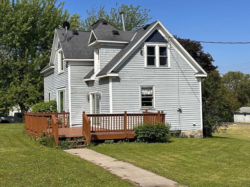 111 4th St S, Grove City, MN 56243