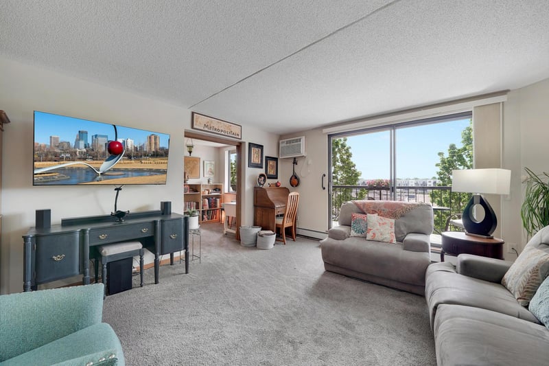 2601 Kenzie Ter #318, Saint Anthony, MN 55418