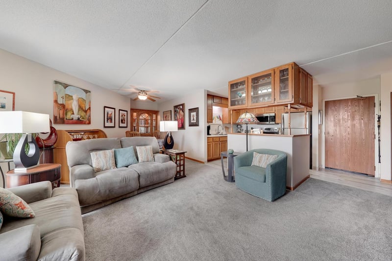 2601 Kenzie Ter #318, Saint Anthony, MN 55418