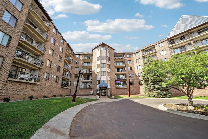 2601 Kenzie Ter #318, Saint Anthony, MN 55418