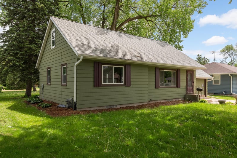 405 1st Ave SE, New Prague, MN 56071