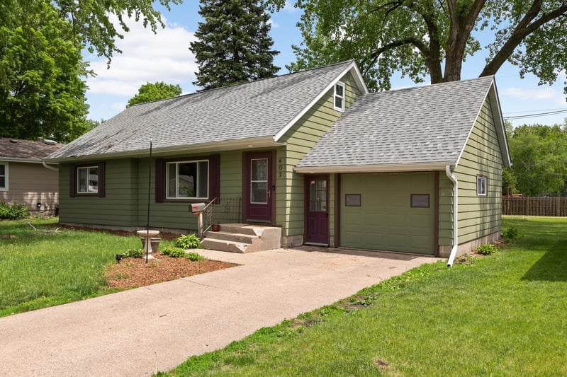 405 1st Ave SE, New Prague, MN 56071