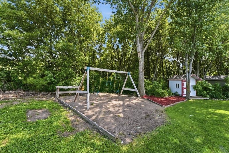1306 Iris Ln NE, Saint Joseph, MN 56374