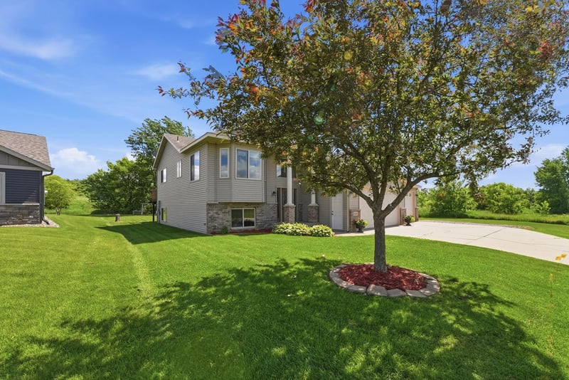 1306 Iris Ln NE, Saint Joseph, MN 56374