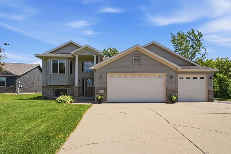 1306 Iris Ln NE, Saint Joseph, MN 56374