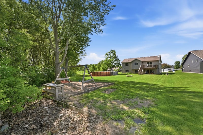 1306 Iris Ln NE, Saint Joseph, MN 56374