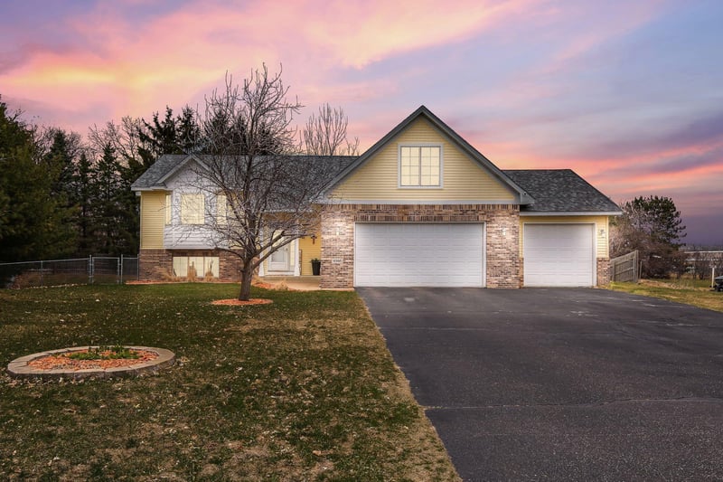 4946 259th Ct, Wyoming, MN 55092