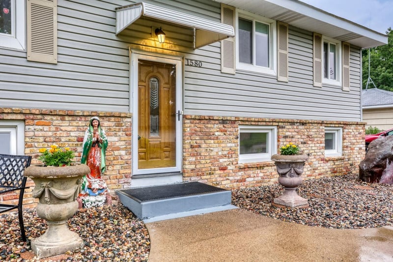 1580 16th St NW, New Brighton, MN 55112