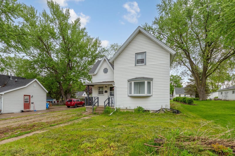 221 Beech Ave, Owatonna, MN 55060