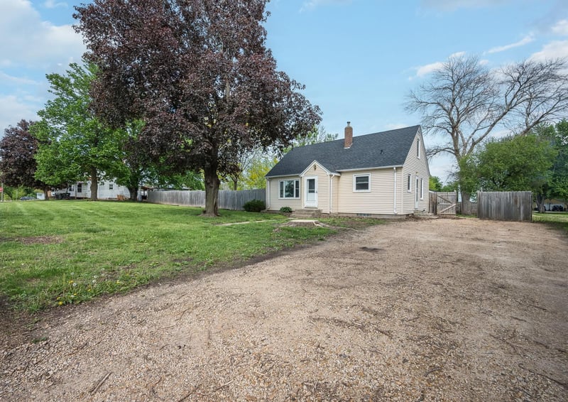 714 3rd St N, Saint James, MN 56081
