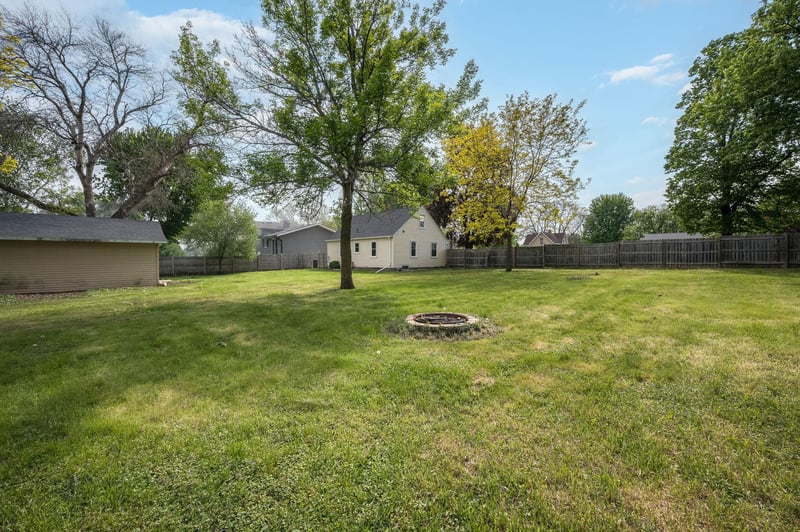 714 3rd St N, Saint James, MN 56081