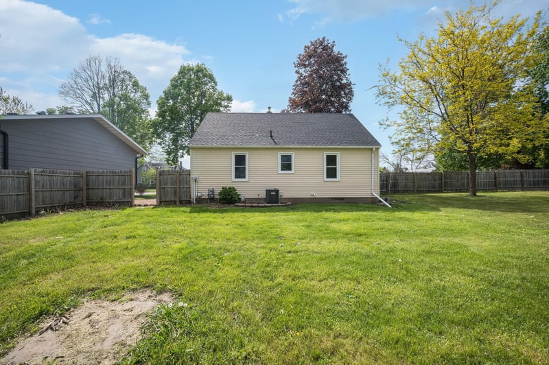 714 3rd St N, Saint James, MN 56081
