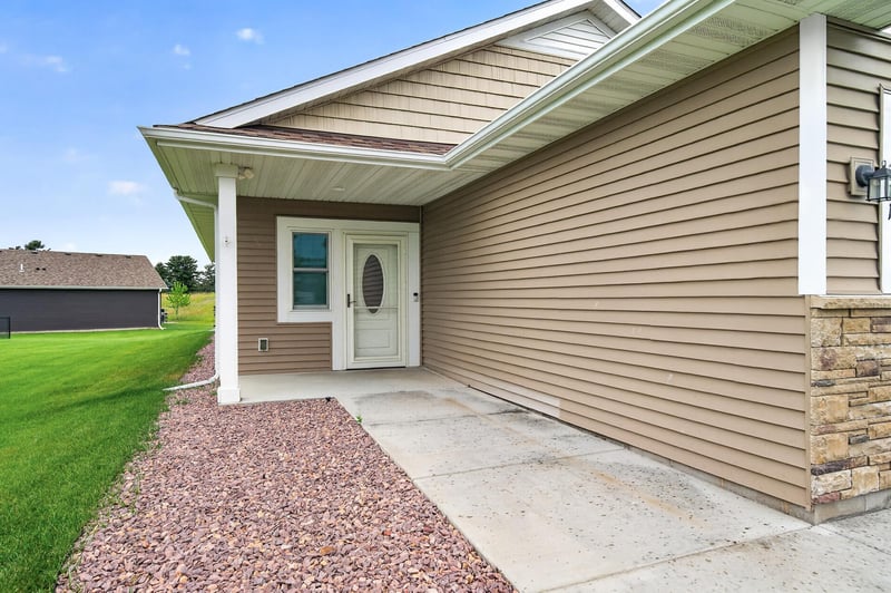 211 8th Ave NE, Isanti, MN 55040