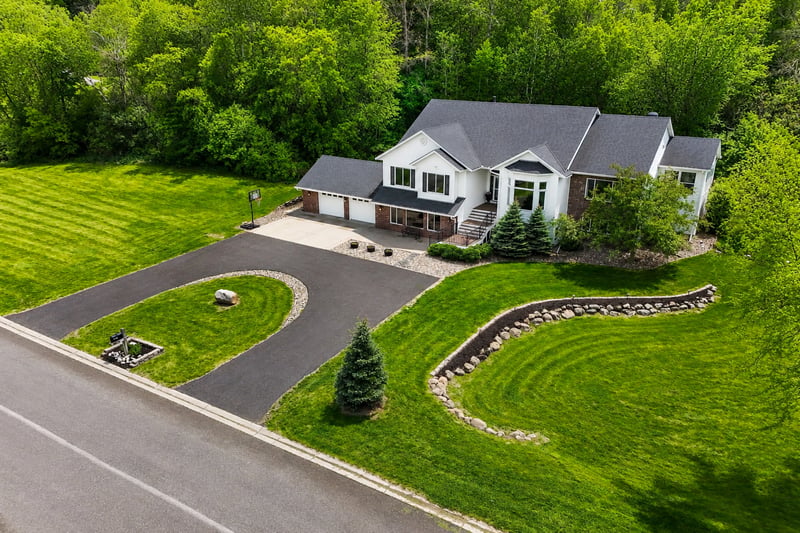 9655 Barton Trl, Inver Grove Heights, MN 55077
