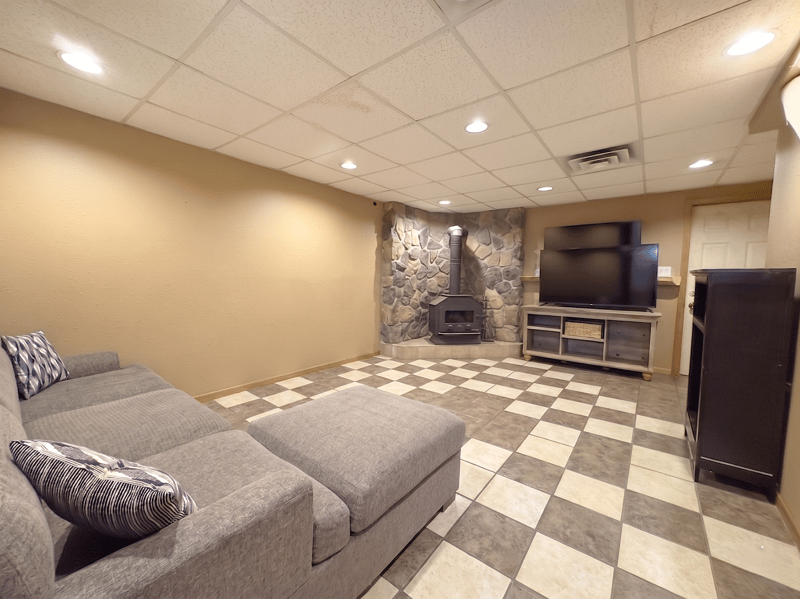 110 Velkommen St NE, Staples, MN 56479