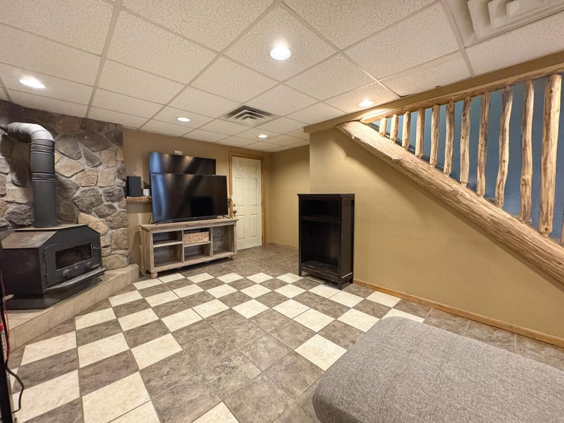 110 Velkommen St NE, Staples, MN 56479