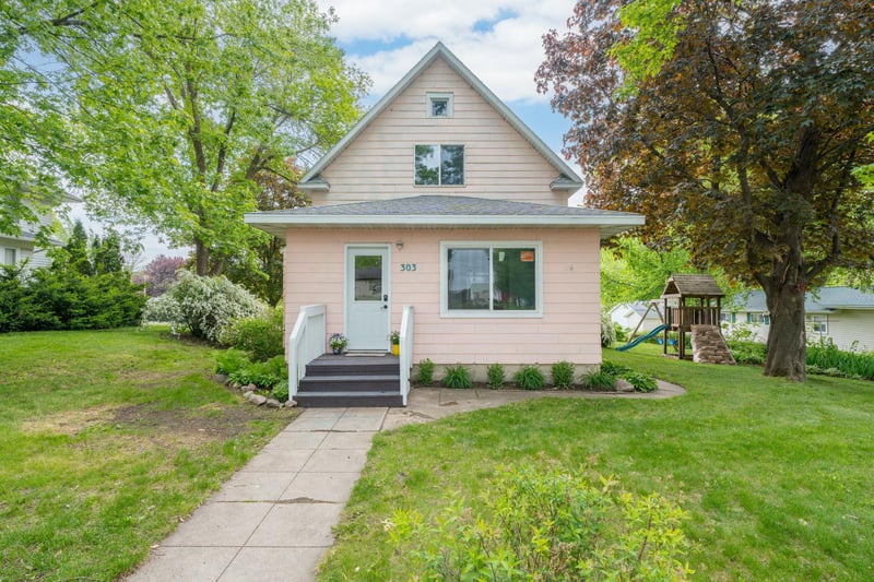303 Broadway, Hanska, MN 56041