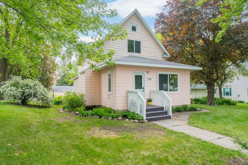 303 Broadway, Hanska, MN 56041