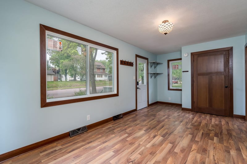 303 Broadway, Hanska, MN 56041