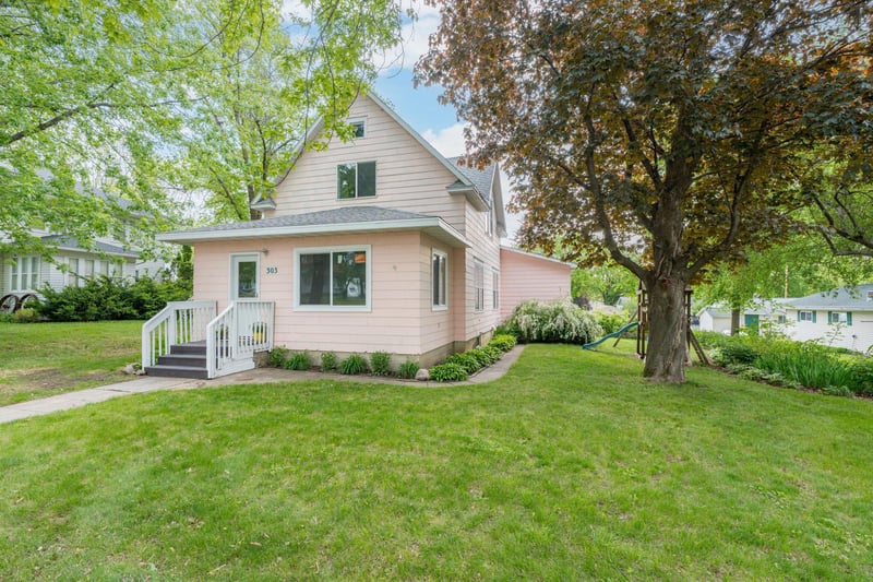 303 Broadway, Hanska, MN 56041