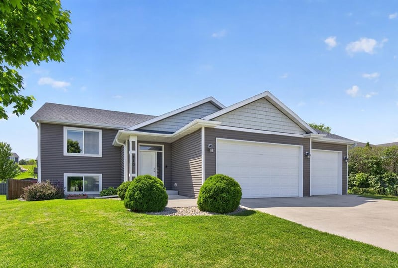 810 8th Ave SW, Pine Island, MN 55963