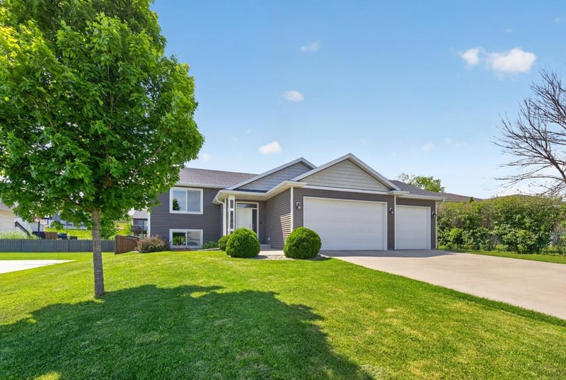 810 8th Ave SW, Pine Island, MN 55963