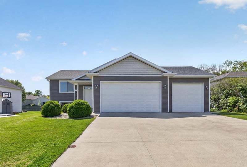 810 8th Ave SW, Pine Island, MN 55963